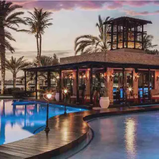 /img/8510-dubai-honeymoon-beach.webp