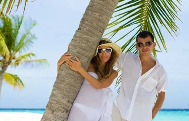 8513 goa honeymoon beach