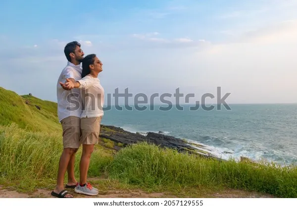 /img/8513-goa-honeymoon-couple.webp