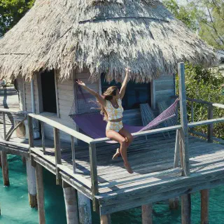 /img/8522-couple-snorkeling-belize.webp
