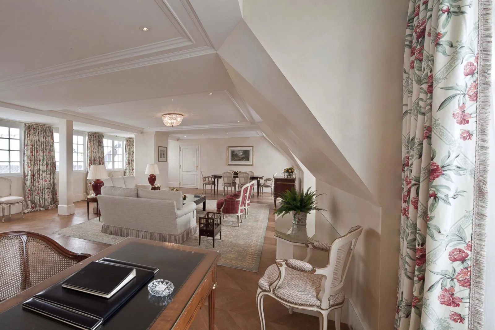 8535 boutique charm honeymoon suite paris