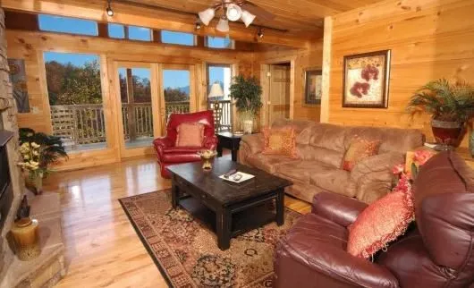 /img/8548-affordable-honeymoon-cabin-deals.webp