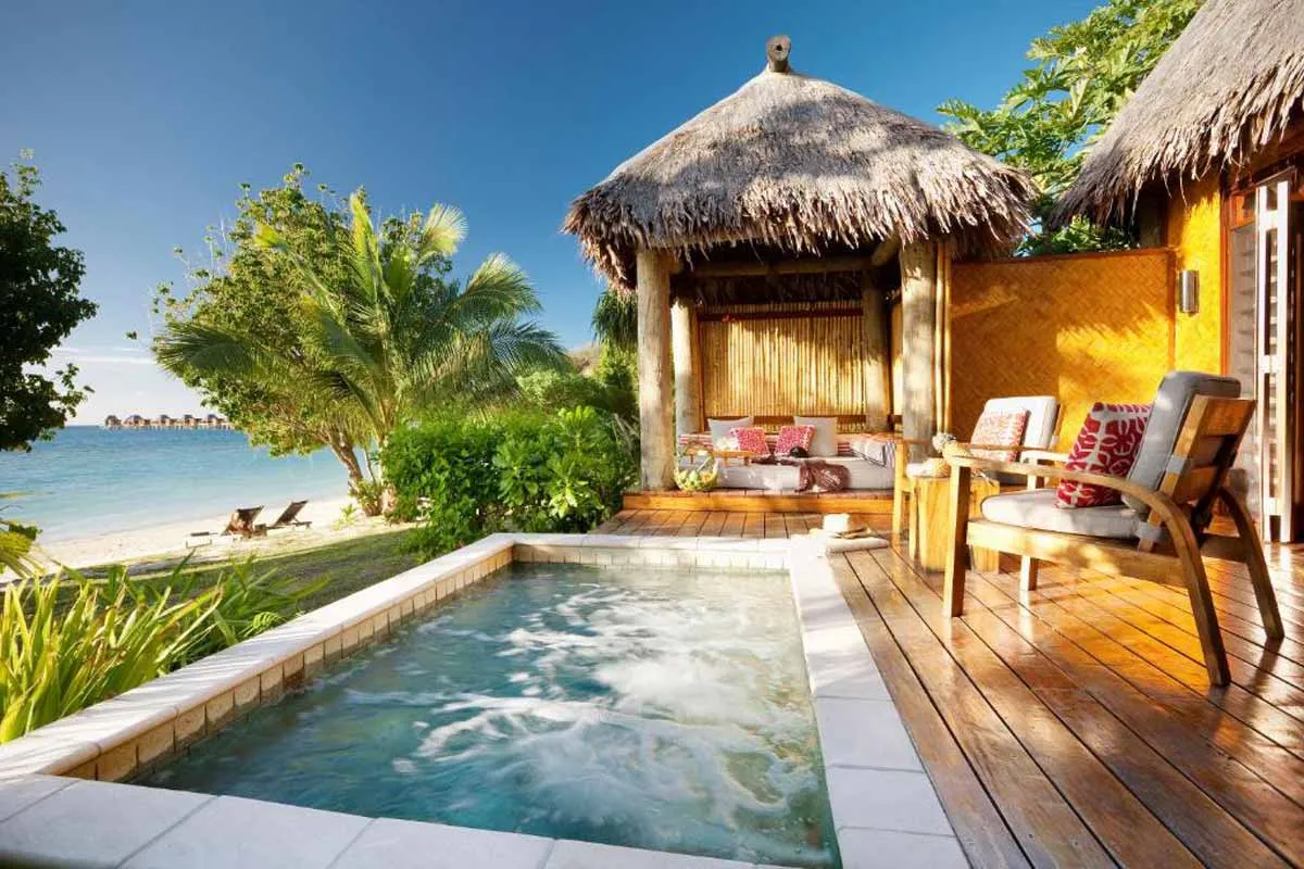 8551 fiji honeymoon couple