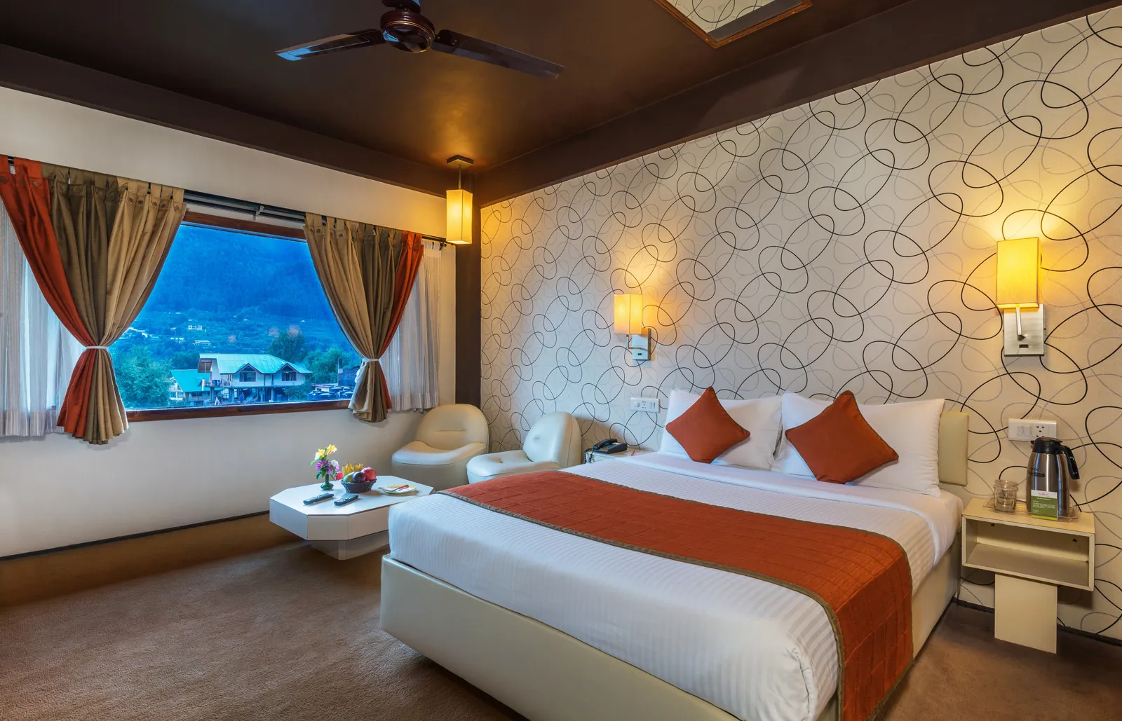 8557 himalayan club dining