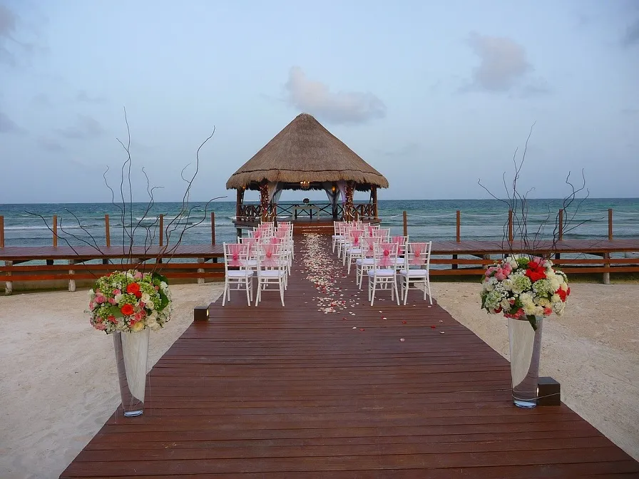 8563 secret paradise resort