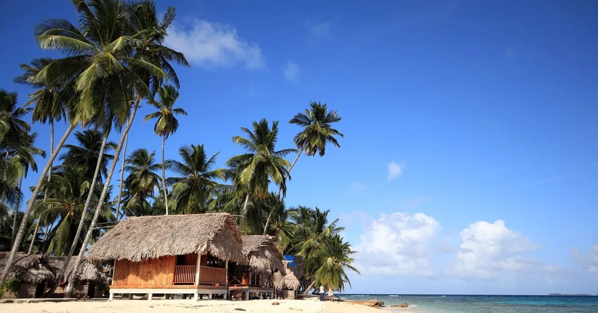 /img/8577-central-america-couple-relaxing.webp