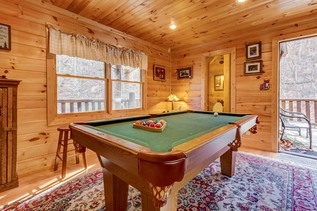 8611 cabin jacuzzi