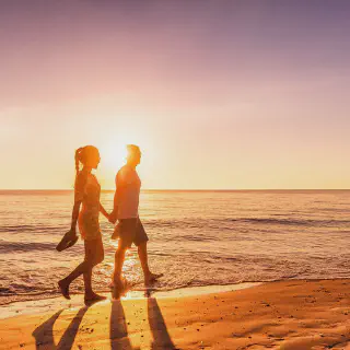 /img/8625-honeymoon-couple.webp
