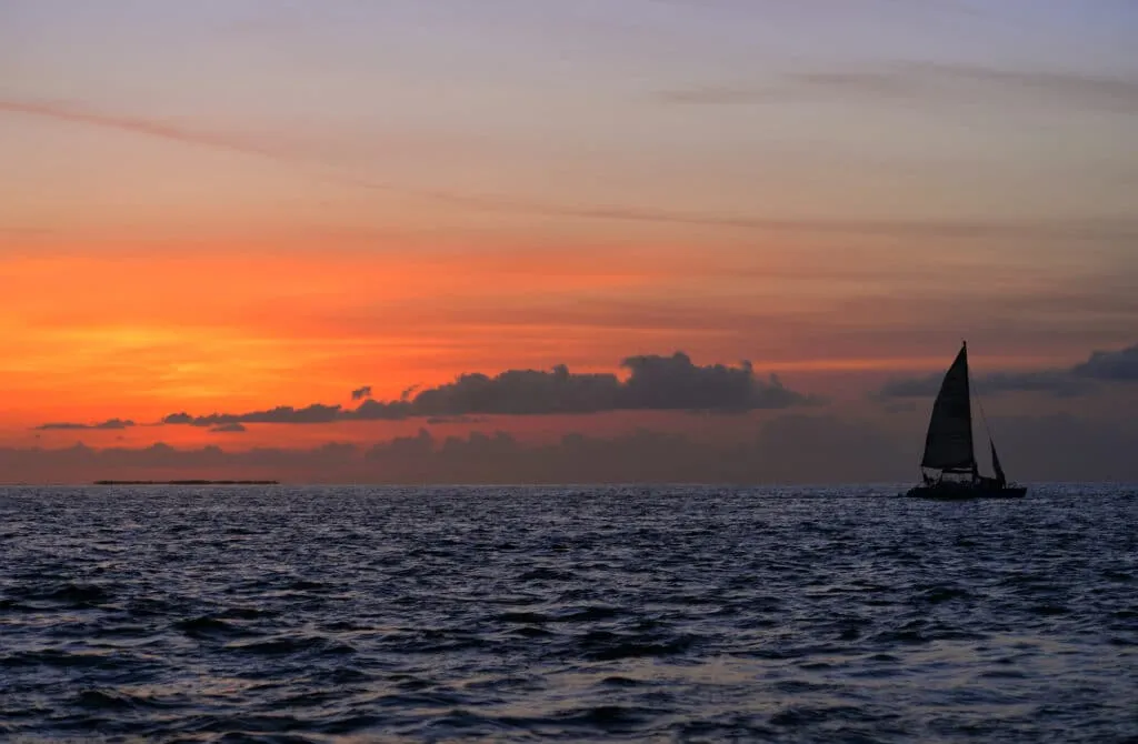 /img/8651-little-palm-island.webp