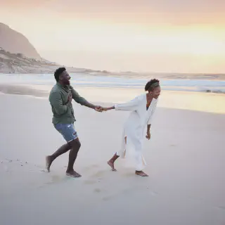/img/8674-sharing-honeymoon-video.webp