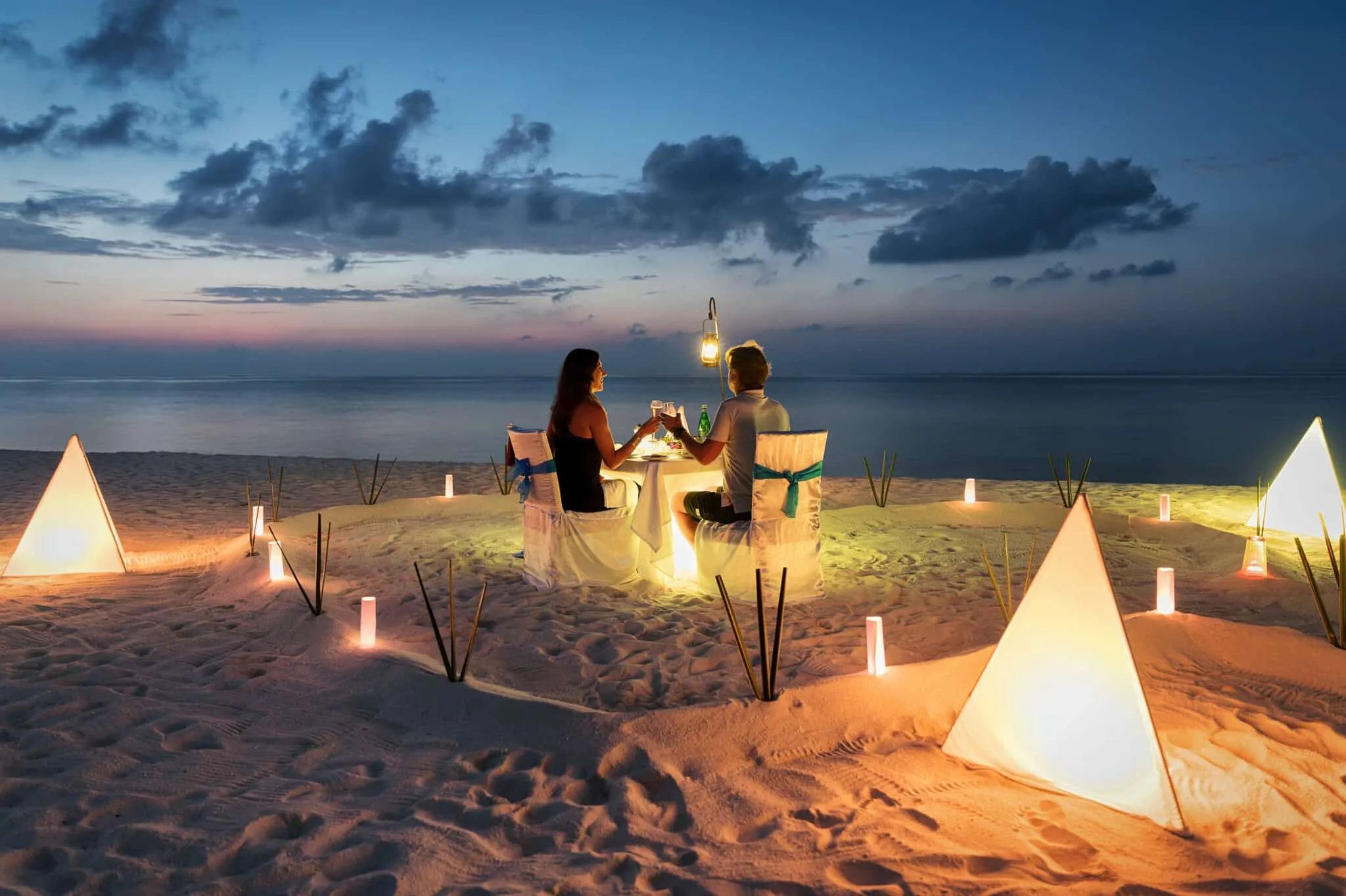 8675 november honeymoon couple