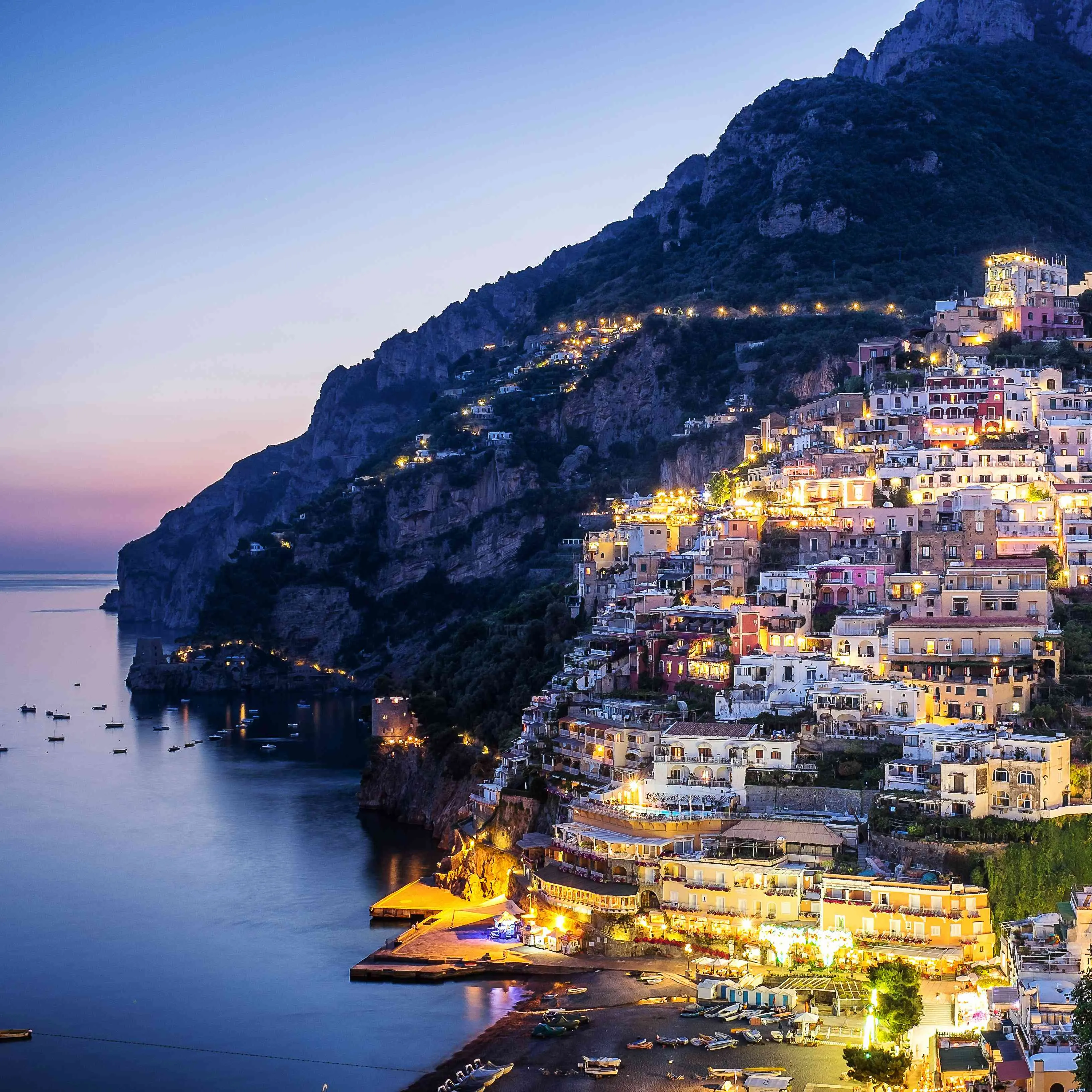 /img/8683-enjoying-honeymoon.webp