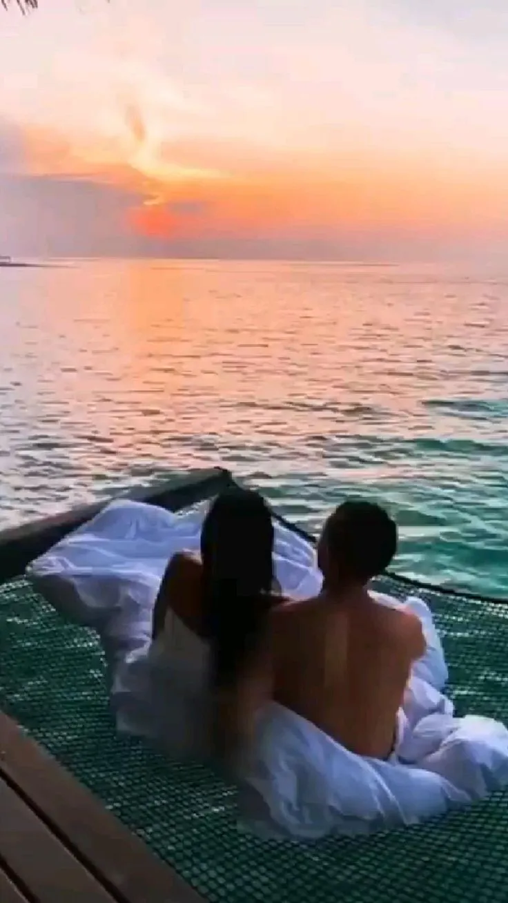 8702 island honeymoon couple