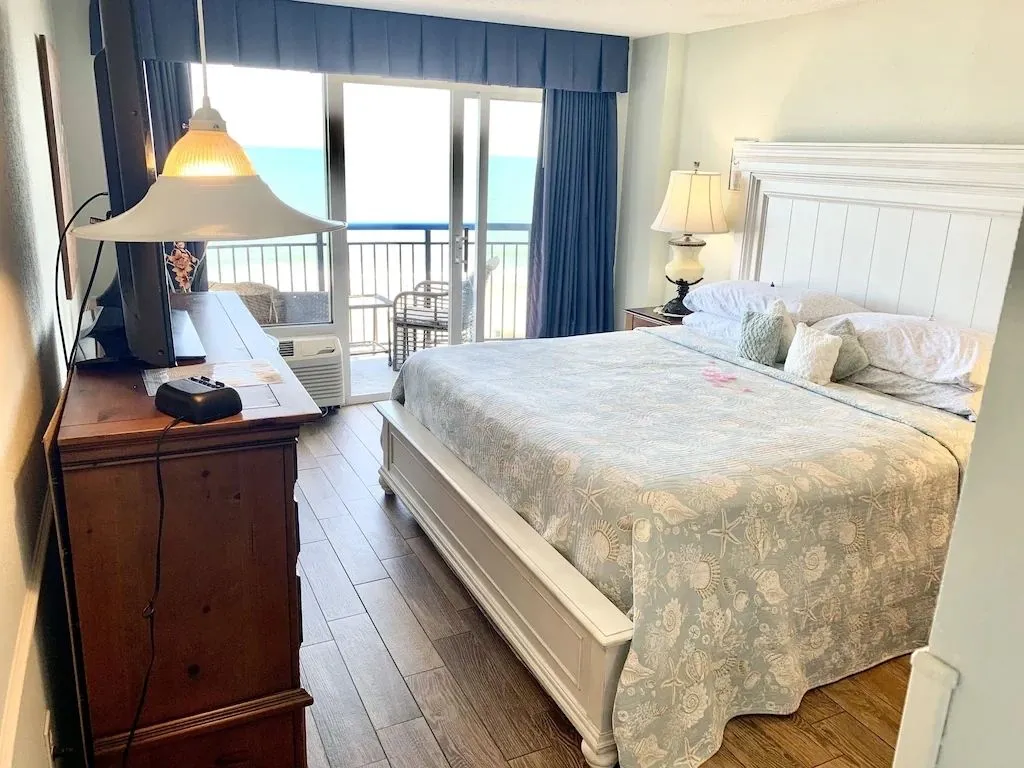 8740 akron ohio honeymoon suite bedroom