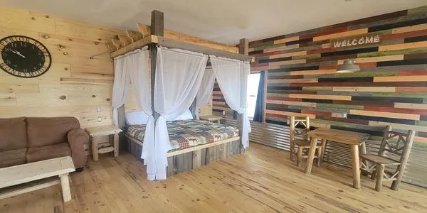 8740 akron ohio honeymoon suite exterior