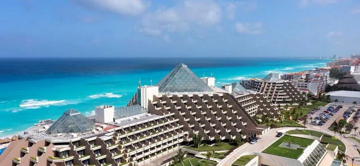 /img/8791-cancun-honeymoon-budget.webp