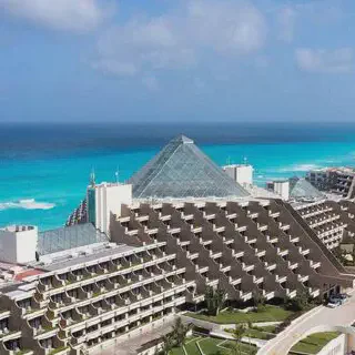 /img/8791-cancun-honeymoon-budget.webp