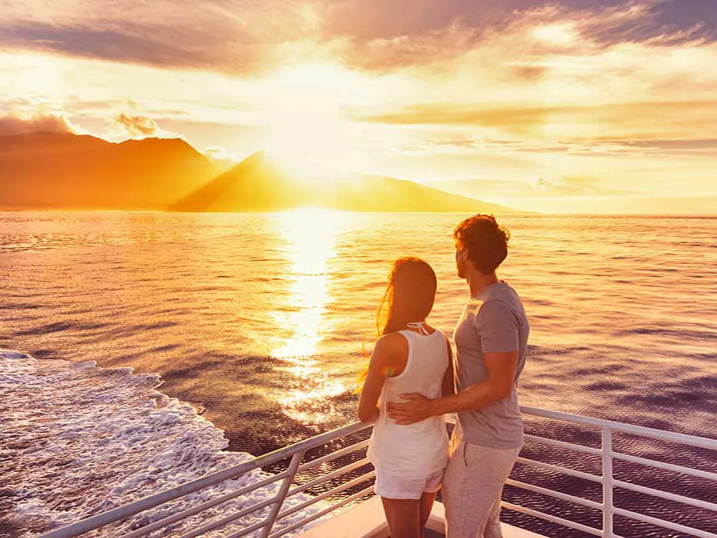 /img/8799-affordable-hawaiian-honeymoon-couple.webp