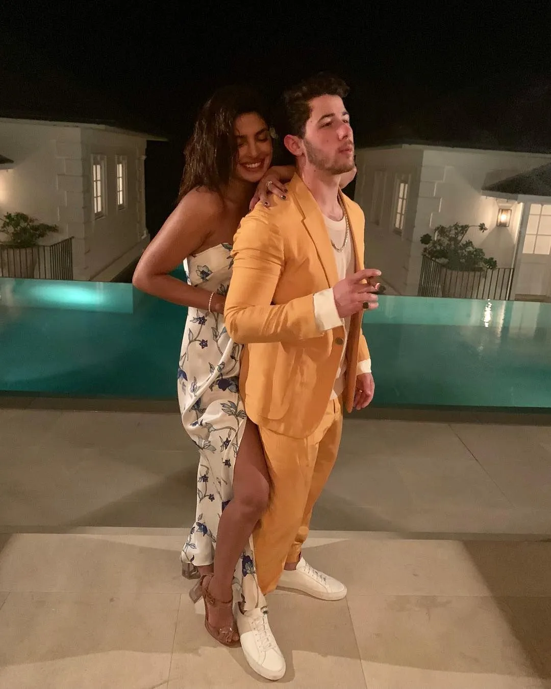 8800 priyanka nick honeymoon1