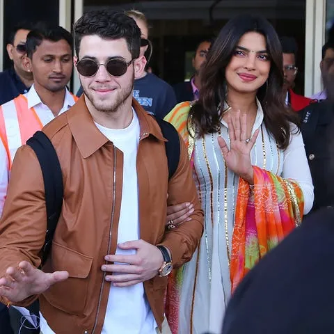 8800 priyanka nick honeymoon5