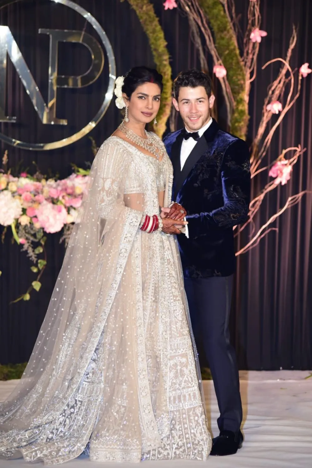 /img/8800-priyanka-nick-honeymoon7.webp