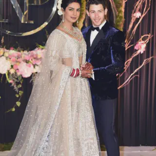 /img/8800-priyanka-nick-honeymoon7.webp