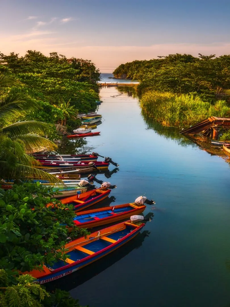 /img/8805-tropical-honeymoon-map.webp