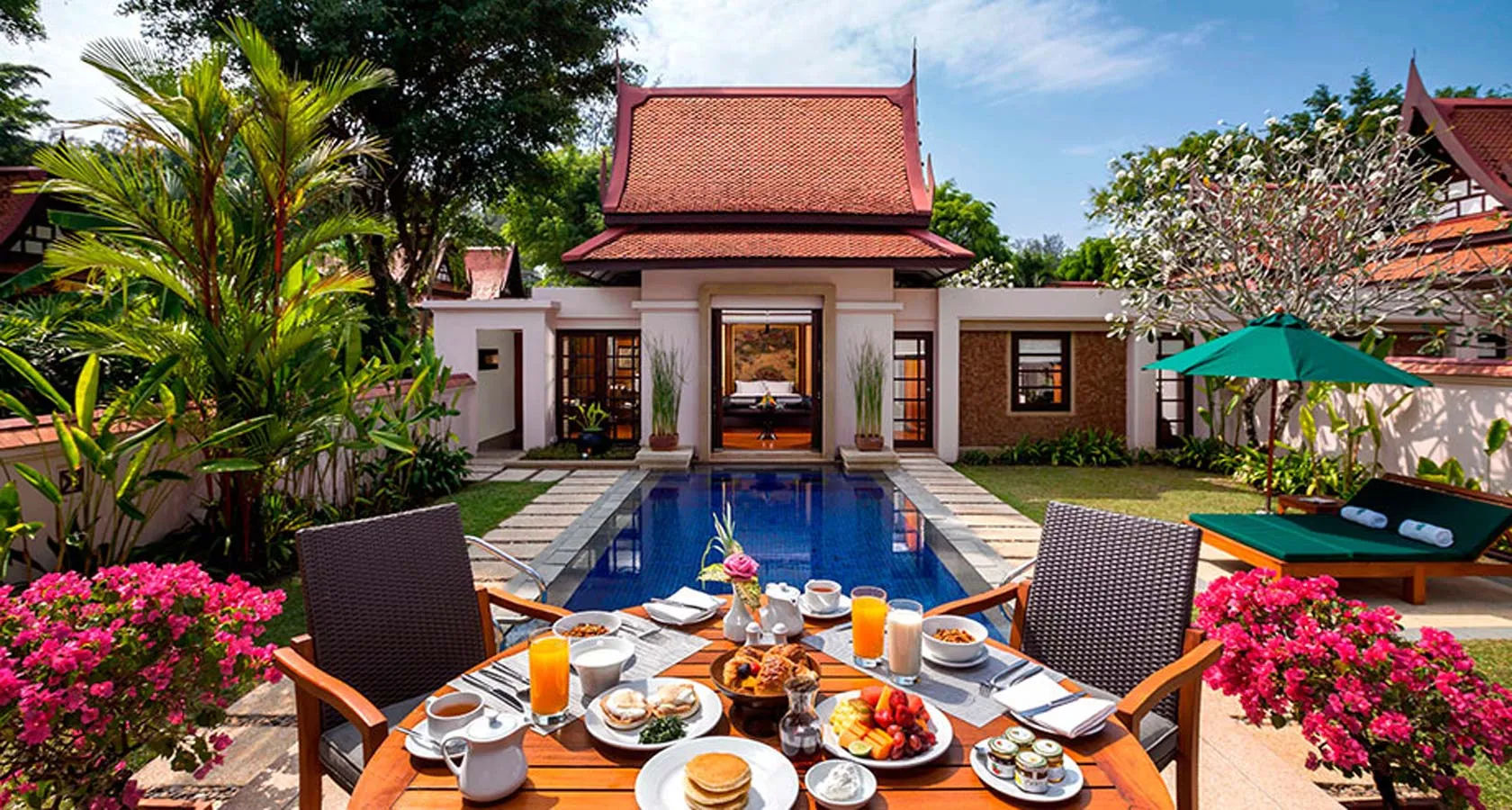 /img/8814-couple-thailand-honeymoon.webp