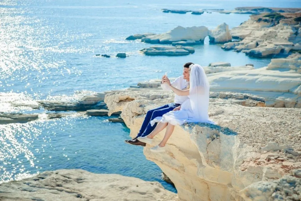 8856 honeymoon couple beach