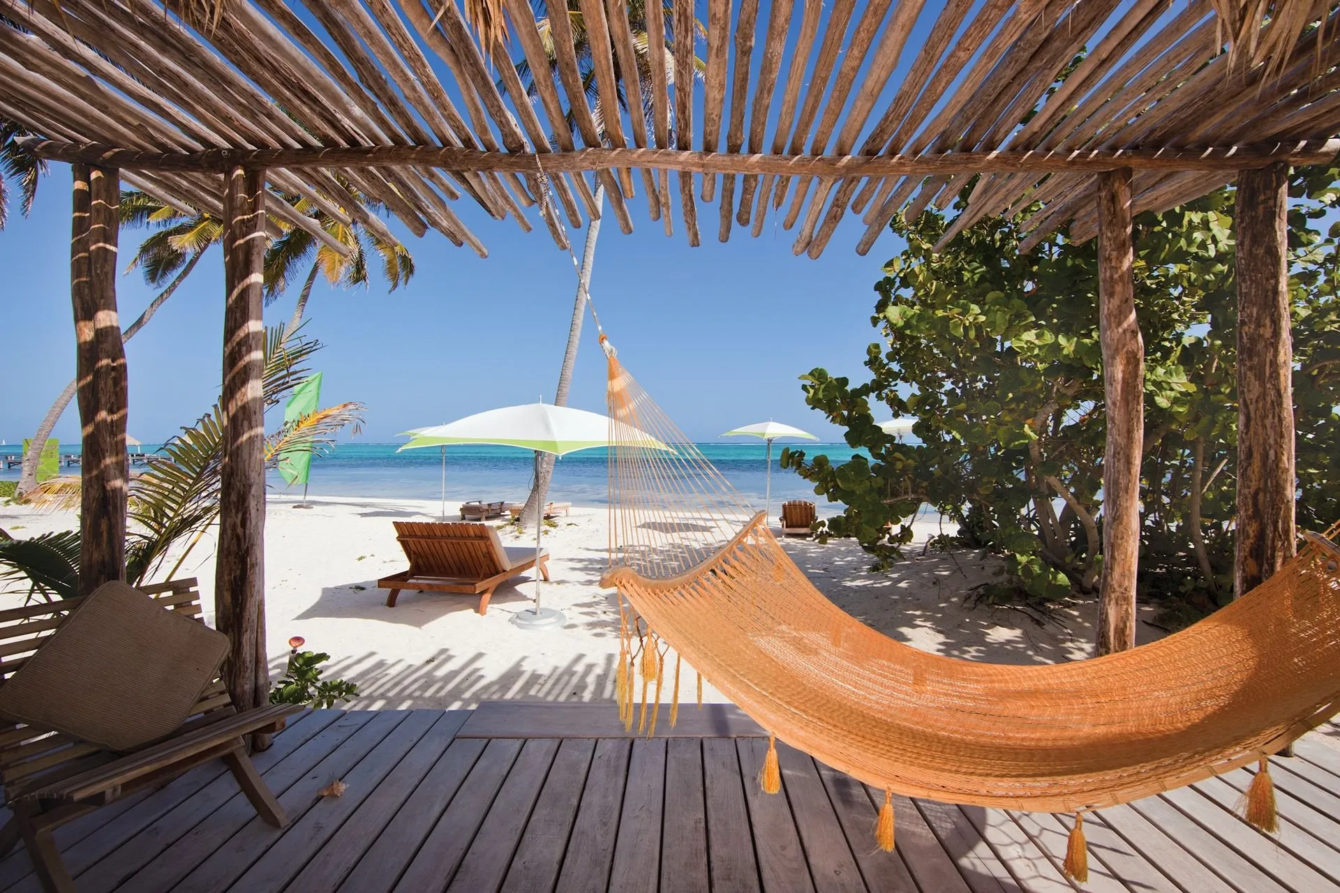 /img/8868-honeymoon-couple.webp