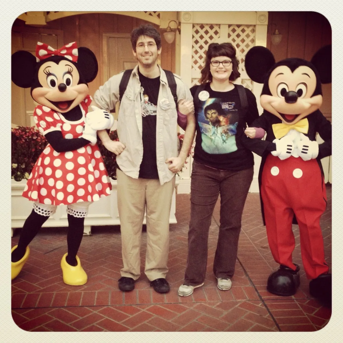 8871 disneyland honeymoon photo shoot