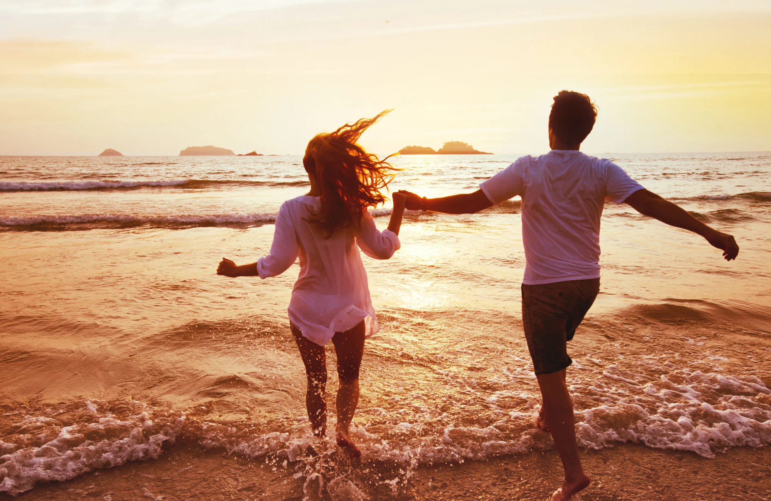 8875 couple honeymoon beach