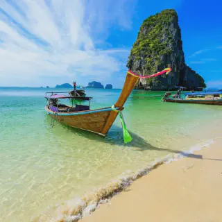 /img/8876-couple-beach.webp