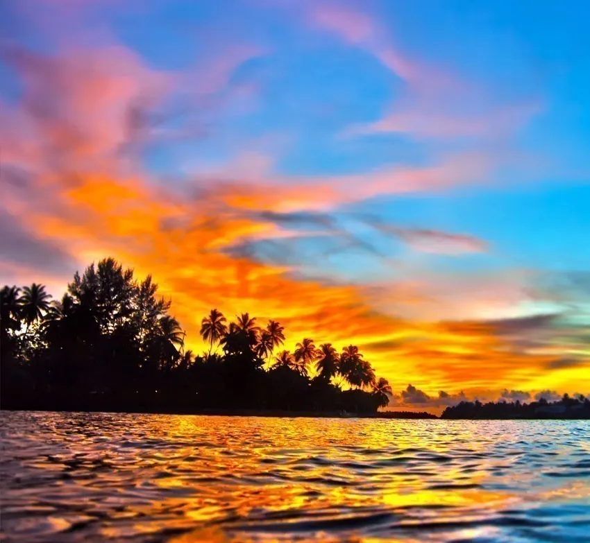 /img/8881-couple-travel.webp