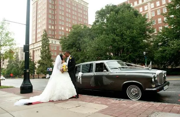 /img/8882-couple-kissing-sunset-atlanta.webp