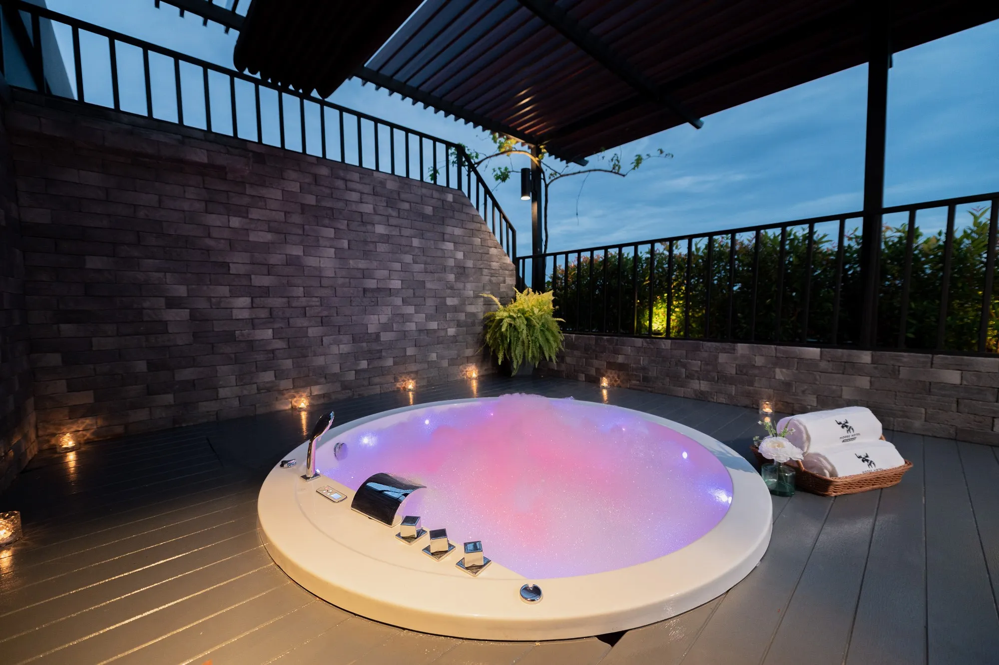 8898 honeymoon suite destination 2