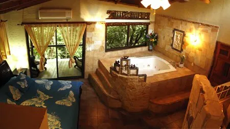 8898 honeymoon suite jacuzzi 1