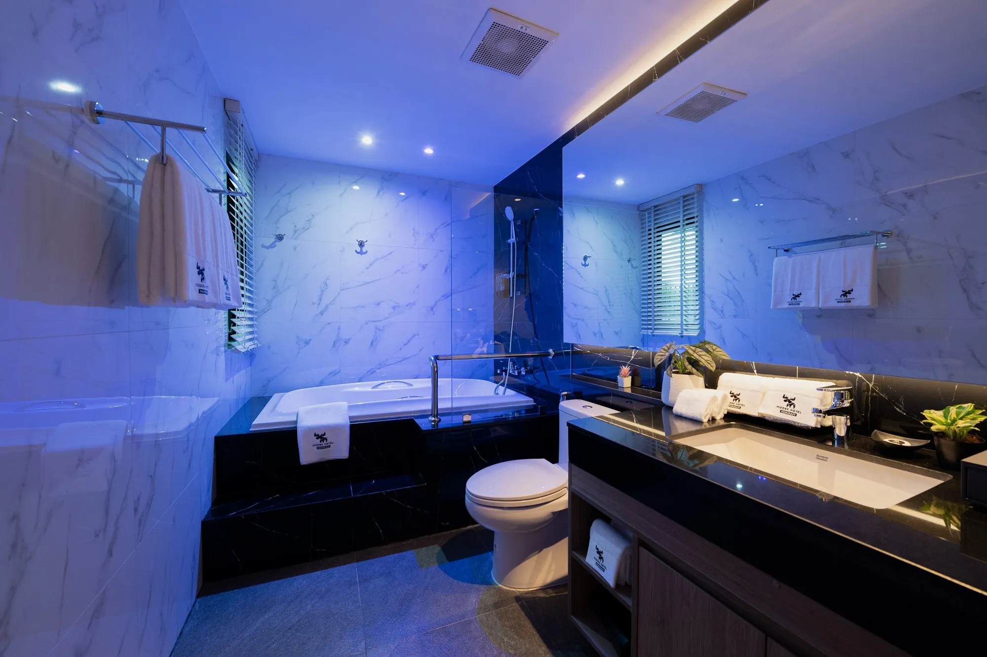 8898 honeymoon suite packing