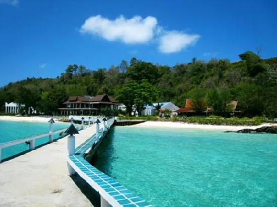 /img/8918-phuket-packing-essentials.webp