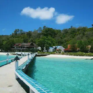 /img/8918-phuket-packing-essentials.webp